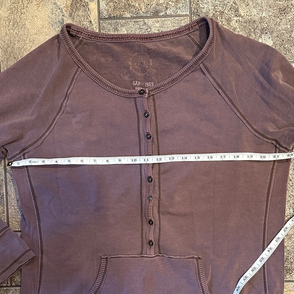 GAP Brown T-Shirt with Red XL Print - Picture 4 of 6